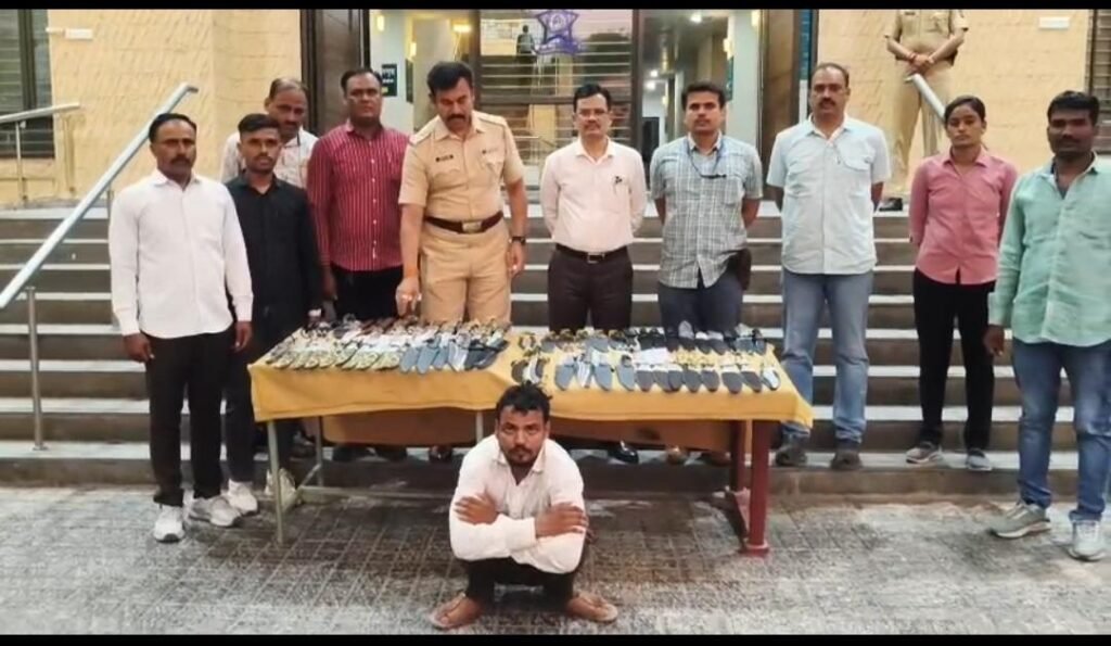 मिसारवाडीत अवैध शस्त्र विक्री करणाऱ्या दोघांना अटक; 66 धारदार शस्त्रे व चोरीची मोटारसायकल जप्त