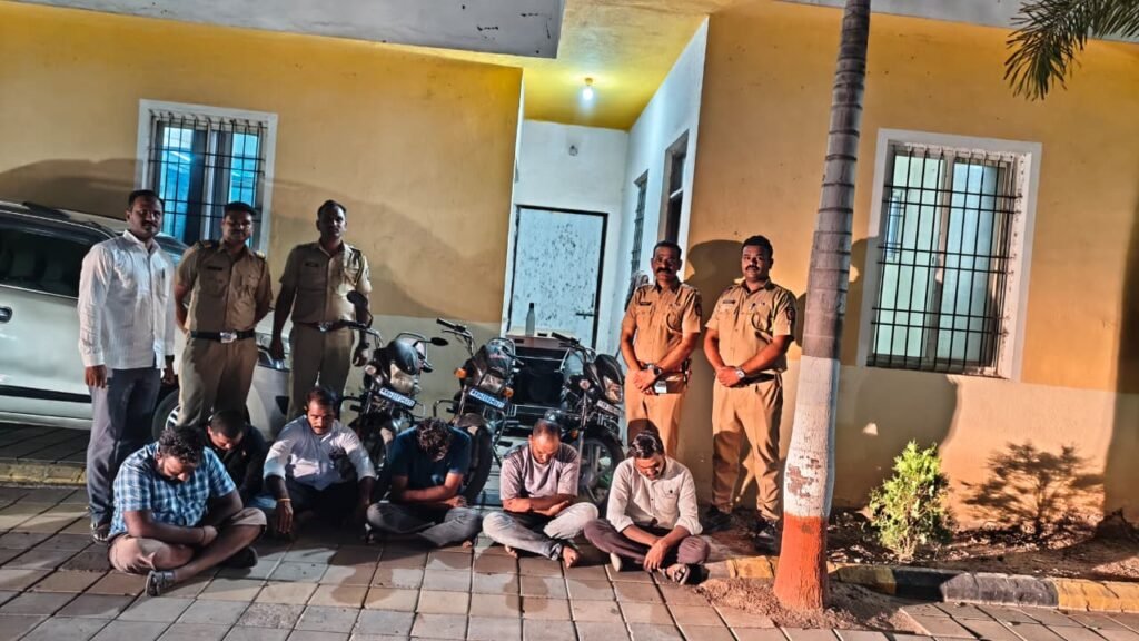 चितेगाव येथे जुगार अड्ड्यावर पोलिसांचा छापा; सहा जणांविरुद्ध गुन्हा दाखल
