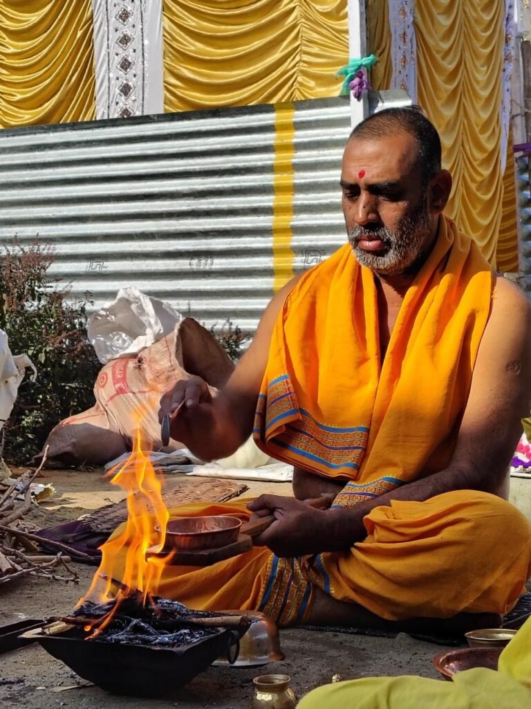छत्रपती संभाजीनगरात वैदिक परंपरेचा जागर; प.पू. यज्ञेश्वर महाराज सेलुकर यांच्या सान्निध्यात भव्य ईष्टी यज्ञ