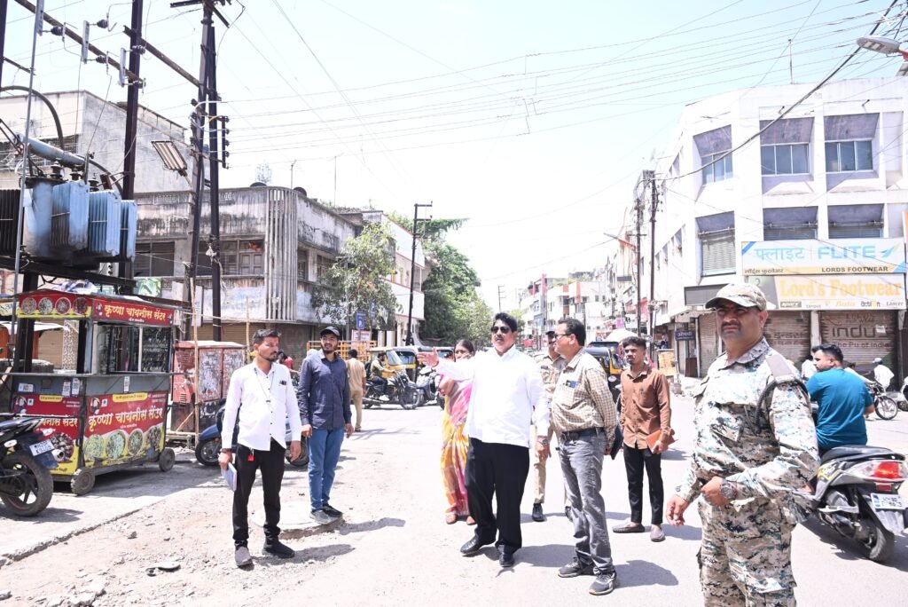 गुलमंडी चौकातील डीपी स्थलांतरासाठी हालचाली; स्थायी समिती सभापती अनिल मकरिये यांची प्रत्यक्ष पाहणी