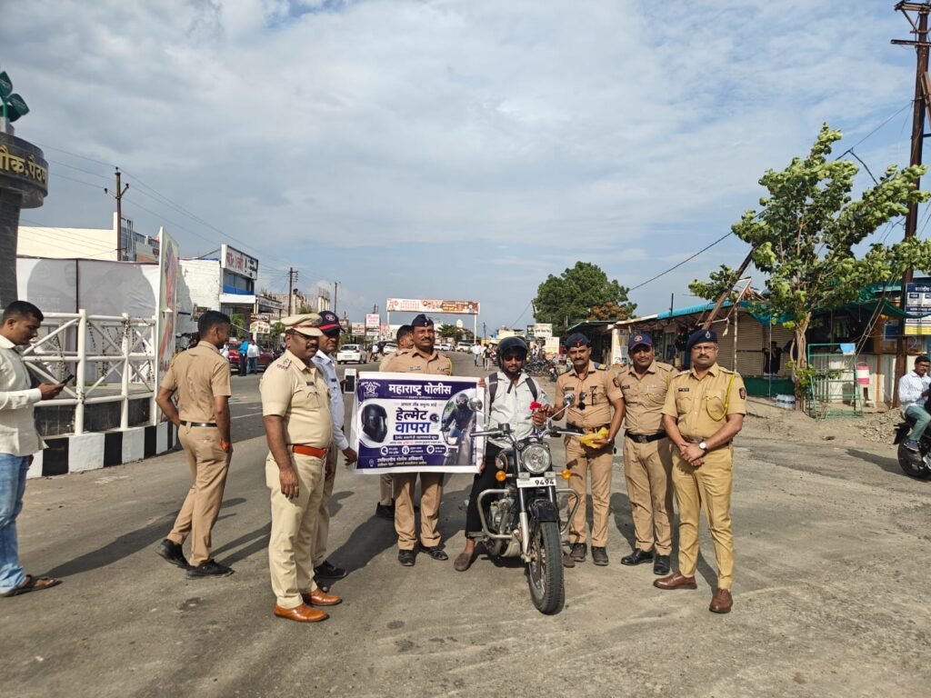 पैठण पोलिसांकडून रस्ता सुरक्षा जनजागृती अभियान