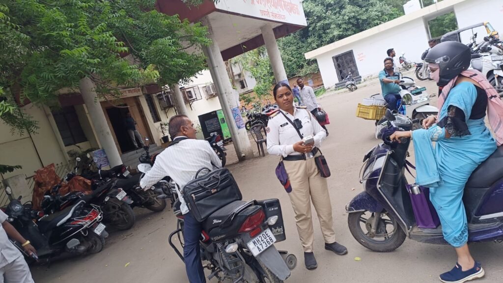 शासकीय कर्मचारी सावधान! विना हेल्मेट वाहन चालविल्यास होणार कारवाई