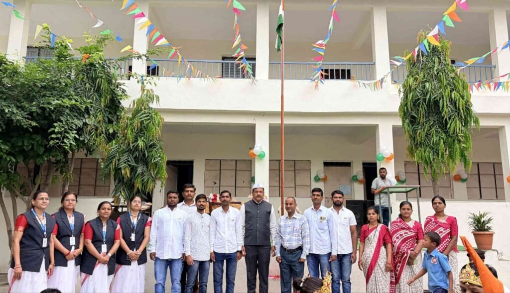 जिल्हा परिषद प्राथमिक शाळा, किनगाव येथे उत्साहात स्वातंत्र्यदिन साजरा