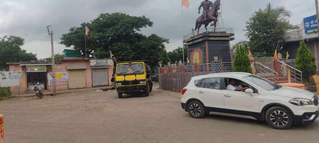 खामगाव येथे अवैध वाळू वाहतूक करणारा मिनी हायवा पकडला