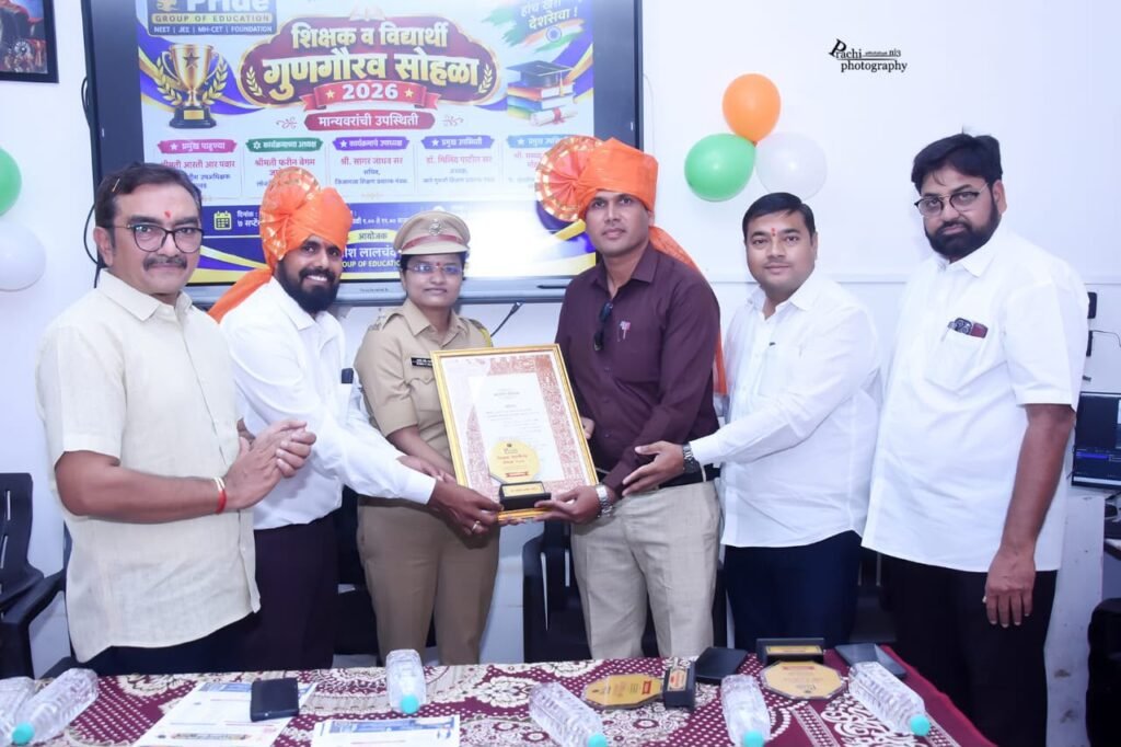 वसीम शेख यांचा आदर्श शिक्षक पुरस्काराने गौरव